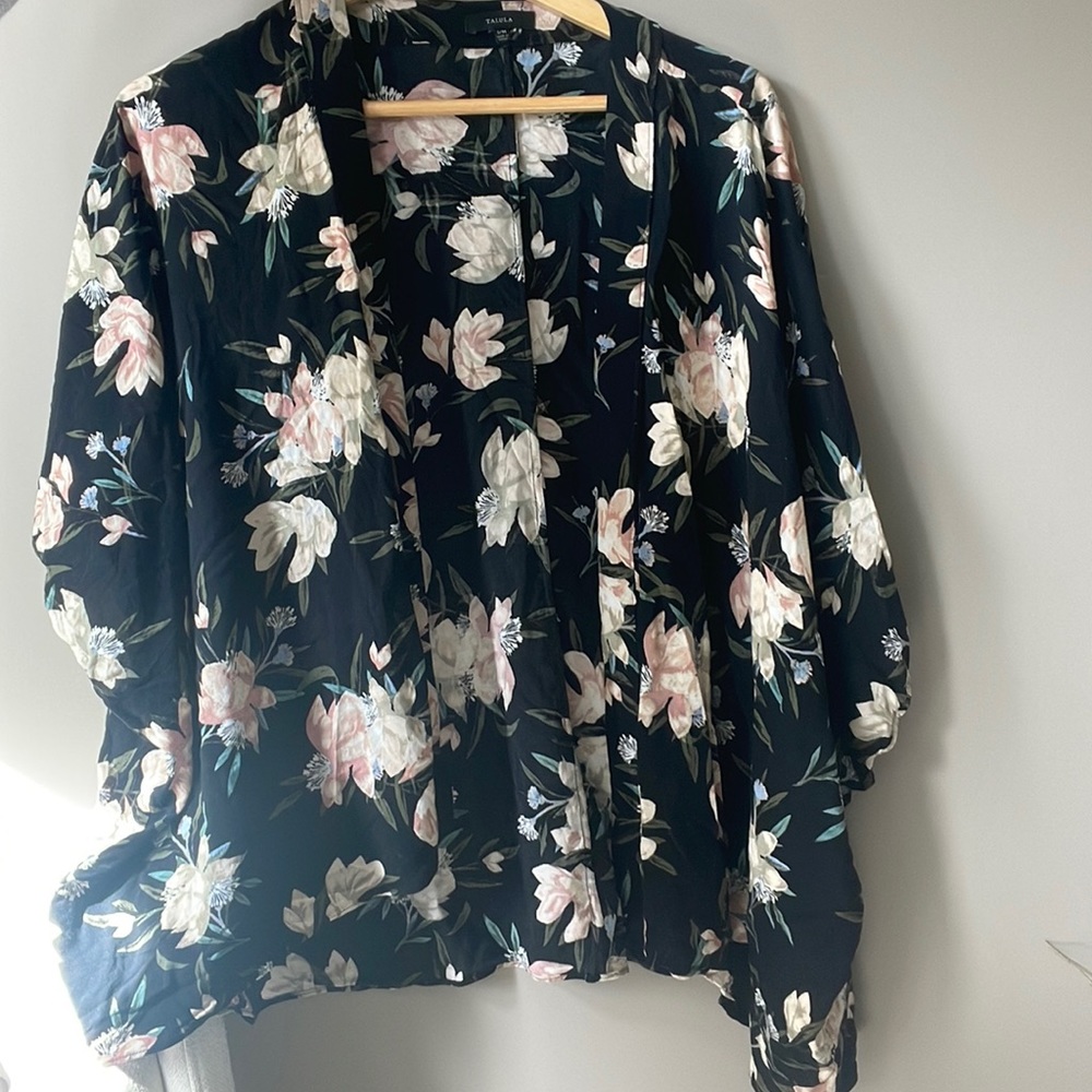 Aritzia Talula kimono top